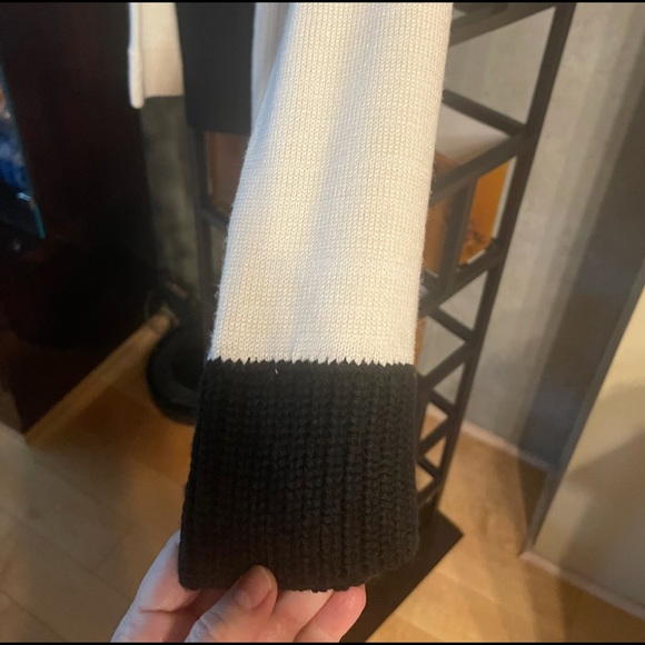 Alice & Olivia Classics Colorblock Crewneck Sweater—NWT‼️  SALE‼️ - Picture 14 of 16